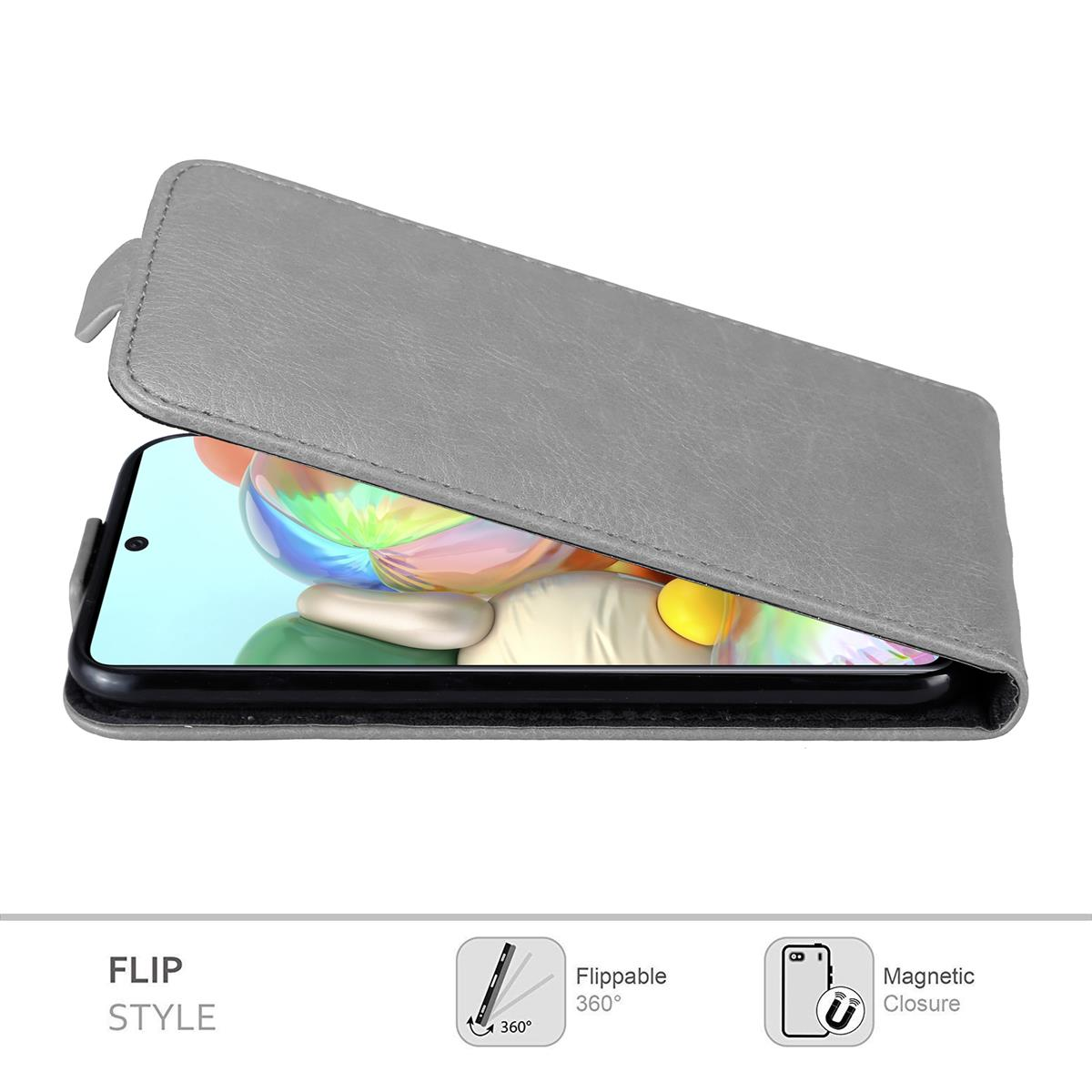 Graue Handyhülle, geöffnet, zeigt einen Telefonbildschirm. Text: Flip Style, mit 360° und Magnetverschluss-Symbolen.