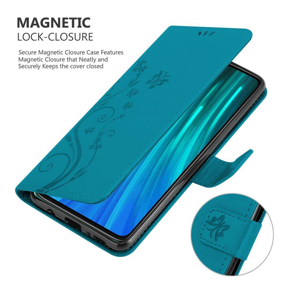 Türkisfarbene Handyhülle offen. Ein Telefon ist im Gehäuse. Die Hülle hat ein Blumendesign und Magnetverschluss.