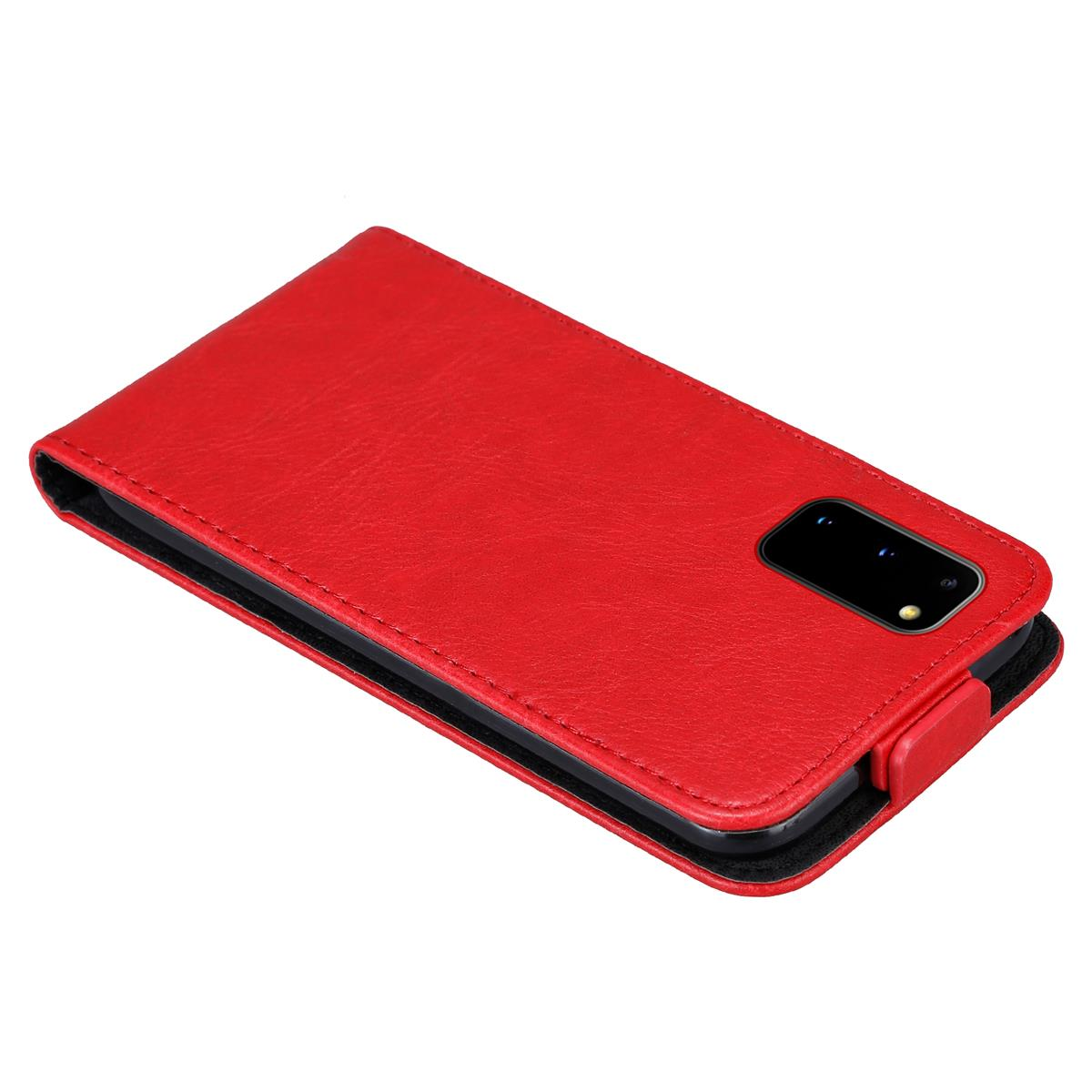 Custodia rossa per telefono, chiusa. Telefono all'interno. Bordo nero. Sfondo rosso. Un pulsante assicura la custodia.