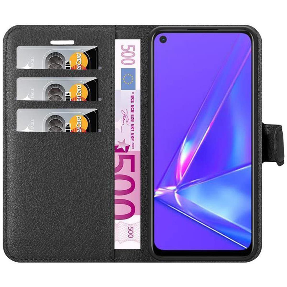 Custodia nera aperta, carte e denaro visibili. Telefono con schermo viola a destra.