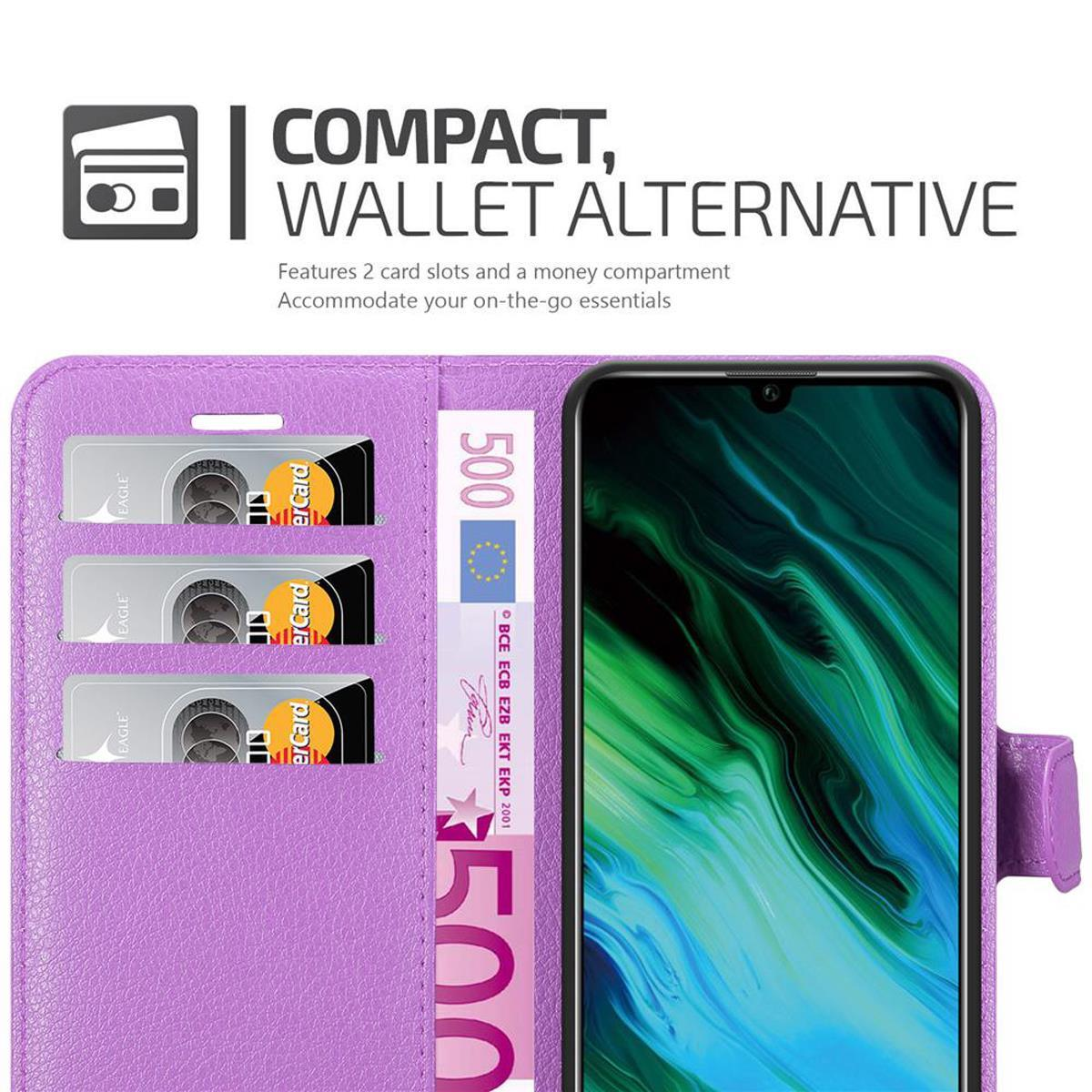 Una custodia per telefono viola con un telefono e tre carte. È visibile una banconota da 500.