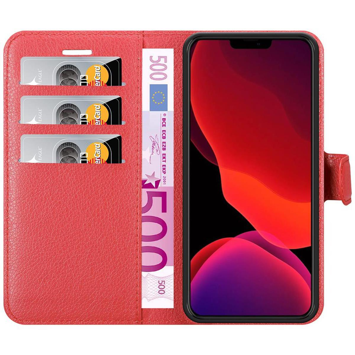 Eine rote Handyhülle mit einem Telefon darin, das einen roten und lila Hintergrund zeigt, mit Geld und Kreditkarten.
