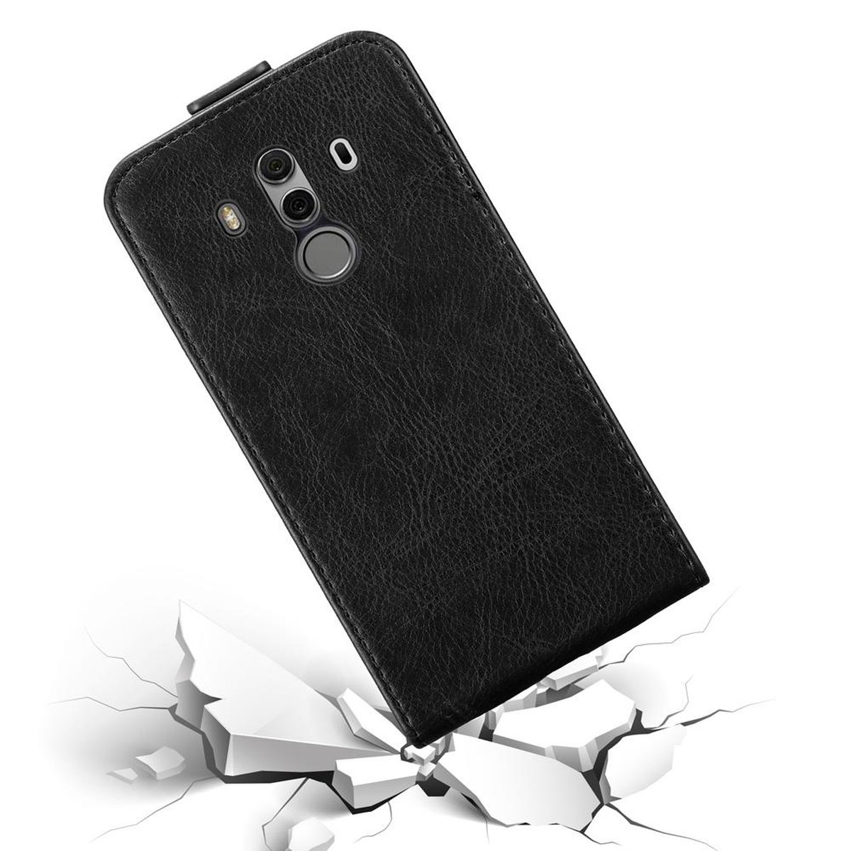 Schwarze Handyhülle, angewinkelt. Telefon ist darin. Die Hülle ist auf weißem Hintergrund. Zeigt Risse.