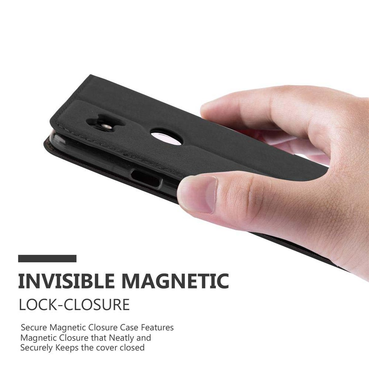 Mano che tiene una custodia per telefono nera chiusa. Testo sulla chiusura a blocco magnetico invisibile presente.