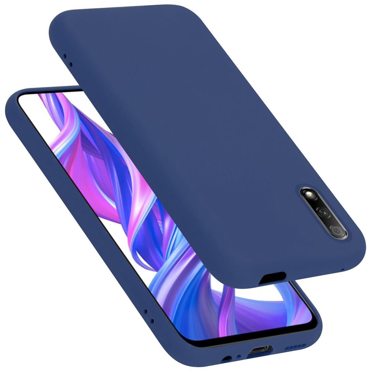 Una funda de teléfono azul oscuro se muestra en ángulo con un fondo blanco. La funda está abierta.