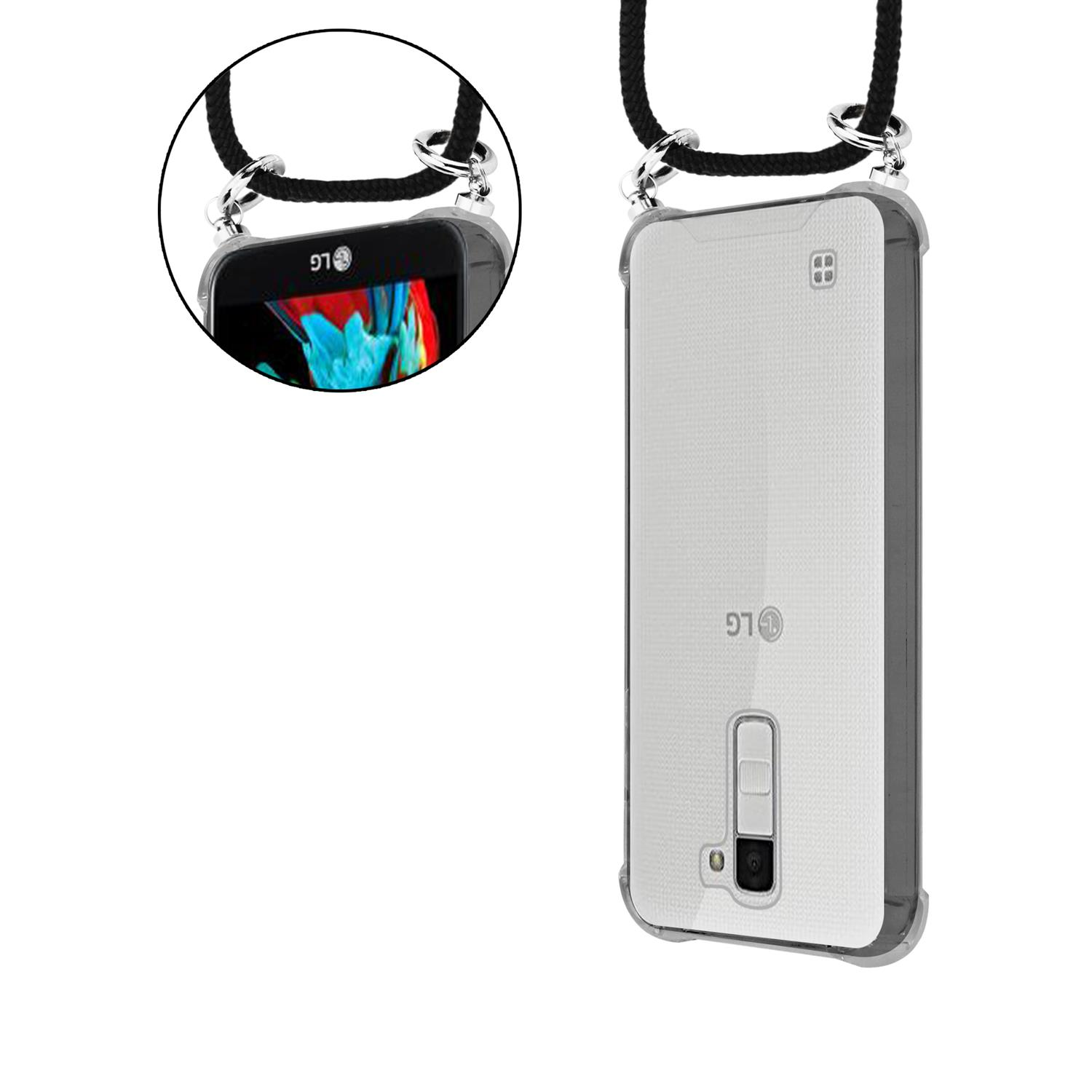 Eine Handyhülle mit schwarzem Riemen. Das Telefon befindet sich in der Hülle und der Hintergrund ist weiß.