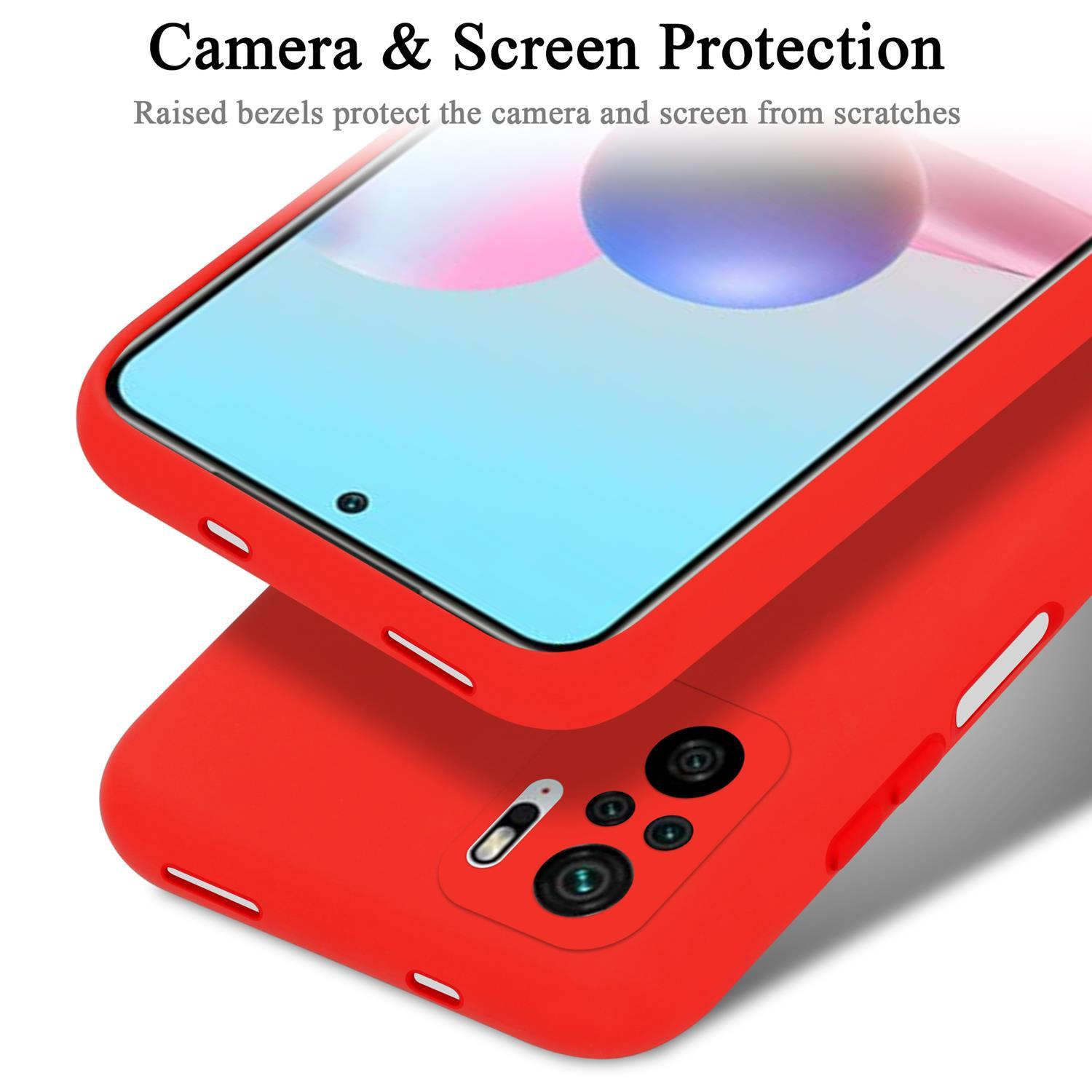 Una custodia per telefono rossa. Il telefono all'interno, con una protezione per lo schermo. Testo: Protezione fotocamera e schermo.