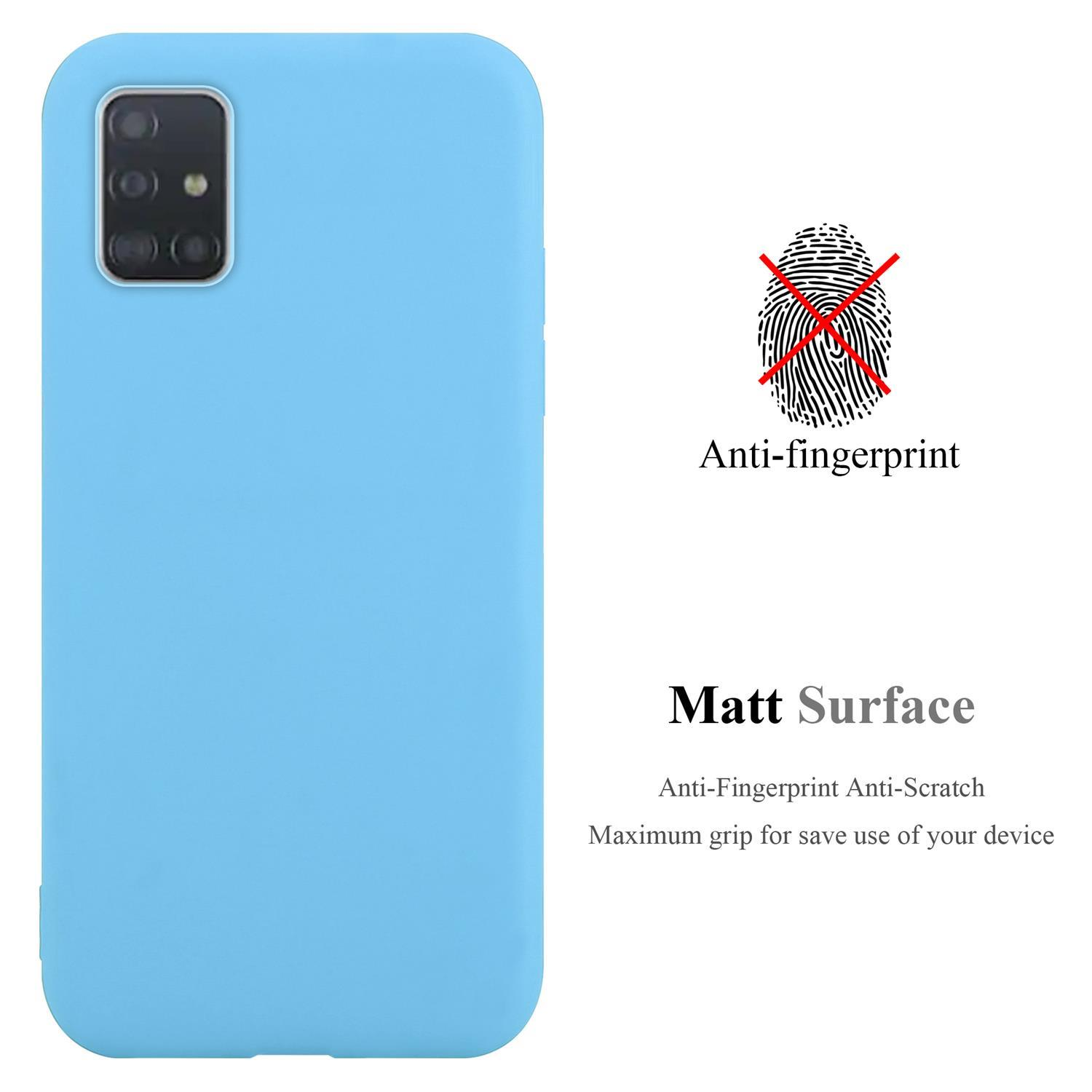 Una custodia per telefono azzurra con funzione anti-impronta. Testo: Anti-impronta, superficie opaca e dettagli di presa.
