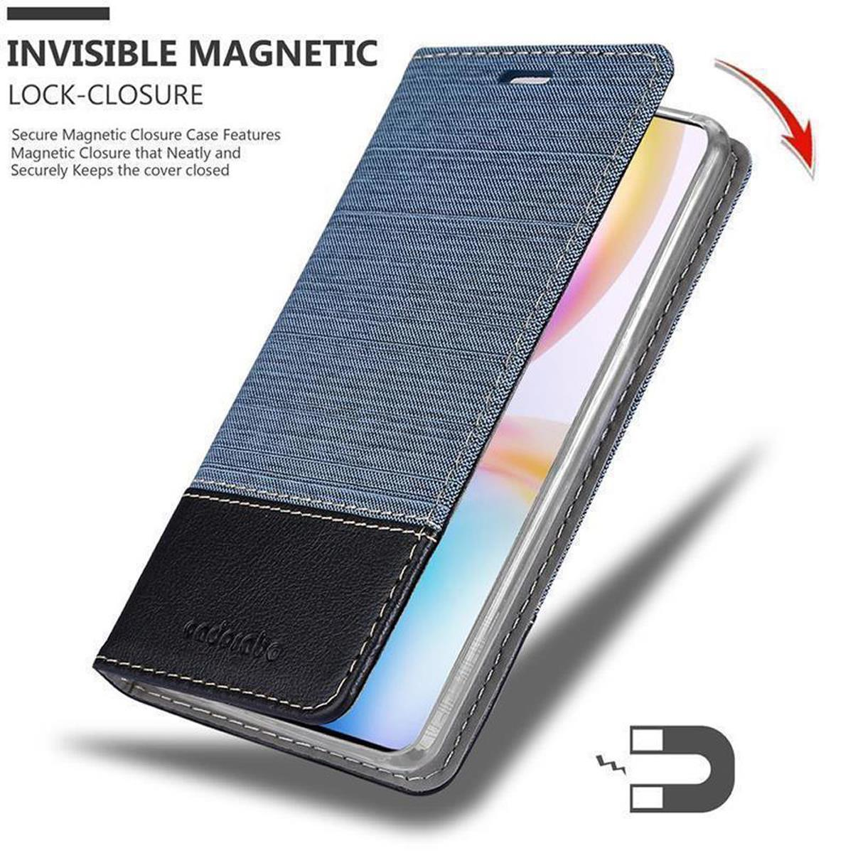 Custodia per telefono con chiusura magnetica, chiusa. La custodia è in denim e nera.