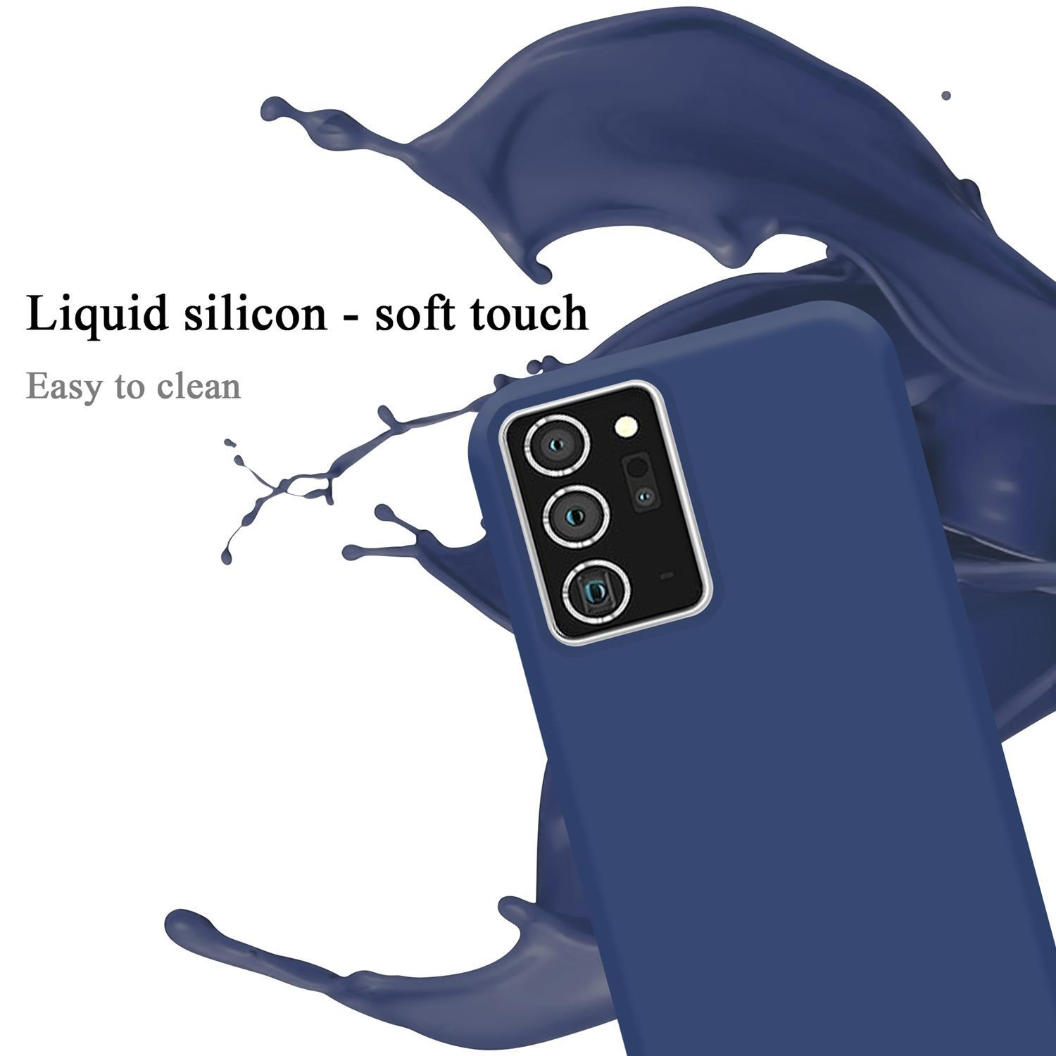 Custodia blu per telefono con tre obiettivi della fotocamera. Lo sfondo ha un effetto schizzo blu.
