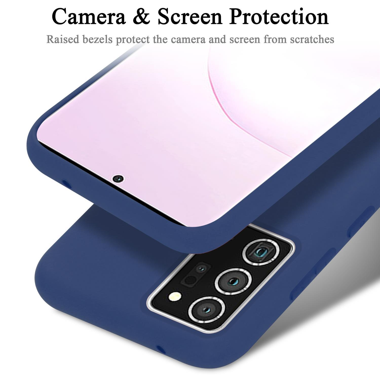 Custodia blu per telefono che mostra l'area della fotocamera, con testo sulla protezione della fotocamera e dello schermo.