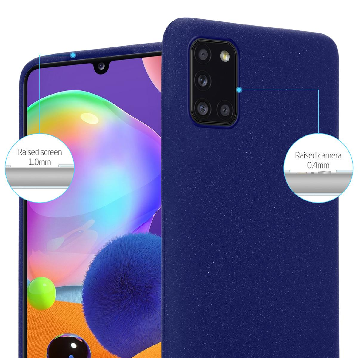 Primo piano di una custodia per telefono blu navy con schermo e fotocamera rialzati in evidenza.