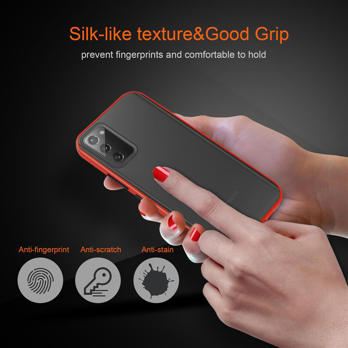 Mani che tengono un telefono in una custodia rossa. Testo: anti-impronte, anti-graffio, anti-macchia.