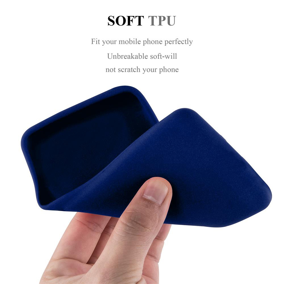 Una mano tiene una custodia per telefono blu scuro. Lo sfondo è bianco.