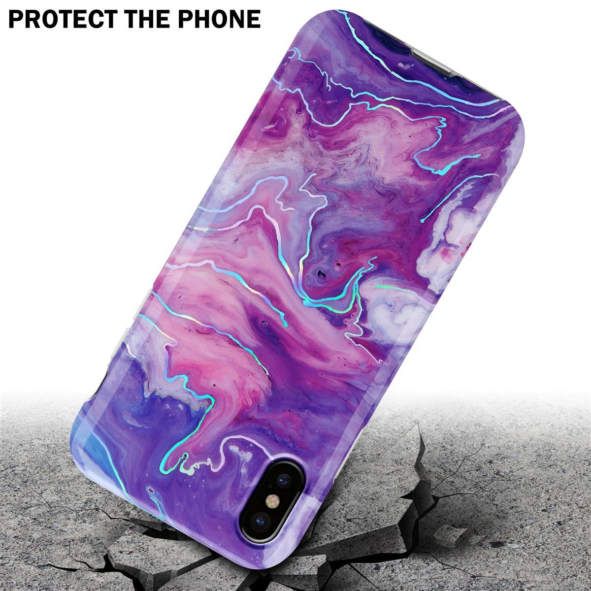 Una custodia per telefono con un motivo a spirale viola e bianco su una superficie incrinata. Il telefono è all'interno.