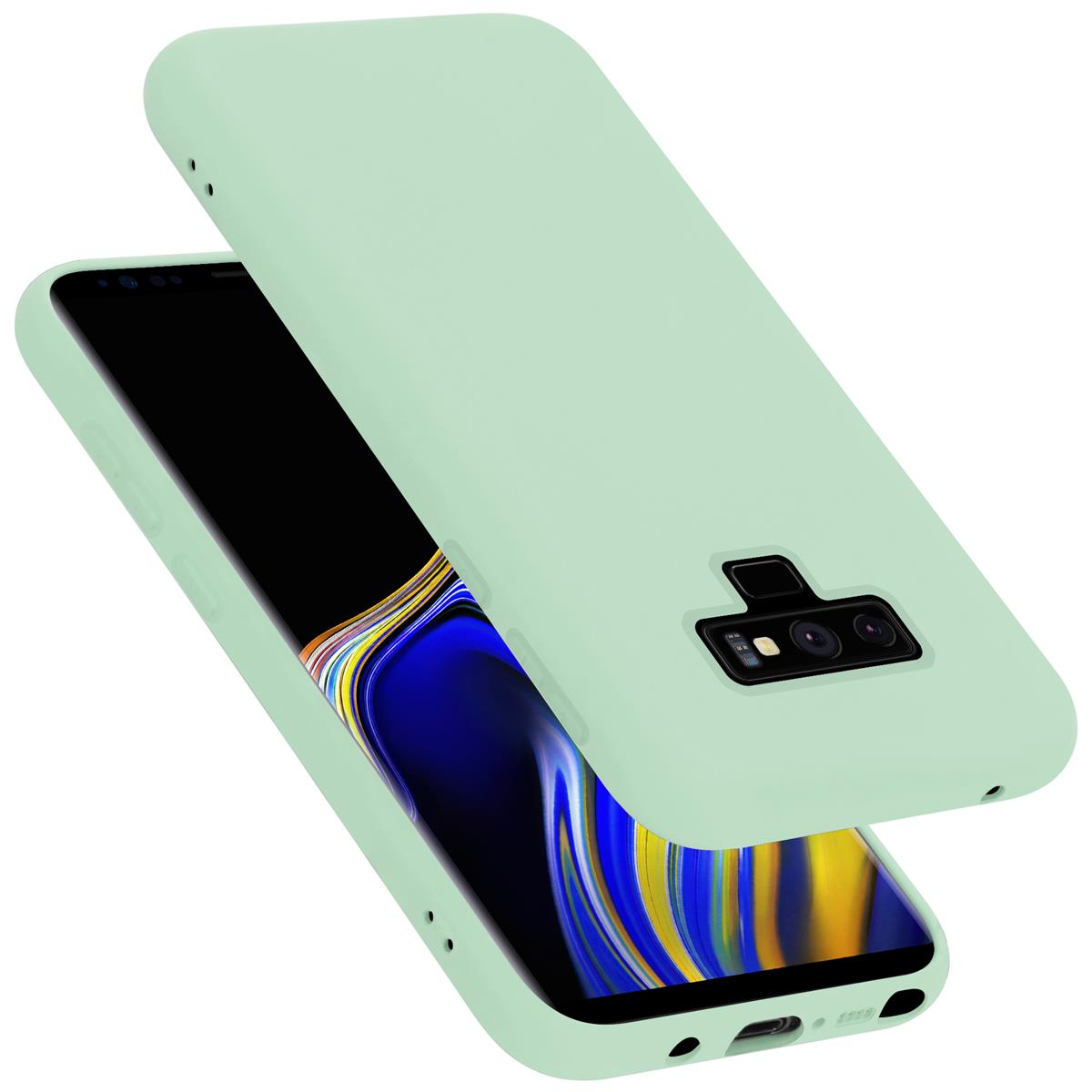 Eine mintgrüne Handyhülle, mit passendem Deckel, der geöffnet ist, um das Telefon freizulegen.