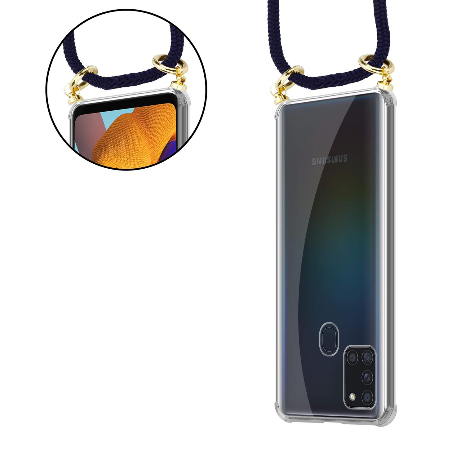 Un telefono in una custodia trasparente con un cordino, lo schermo è visibile. Lo sfondo è sfocato.