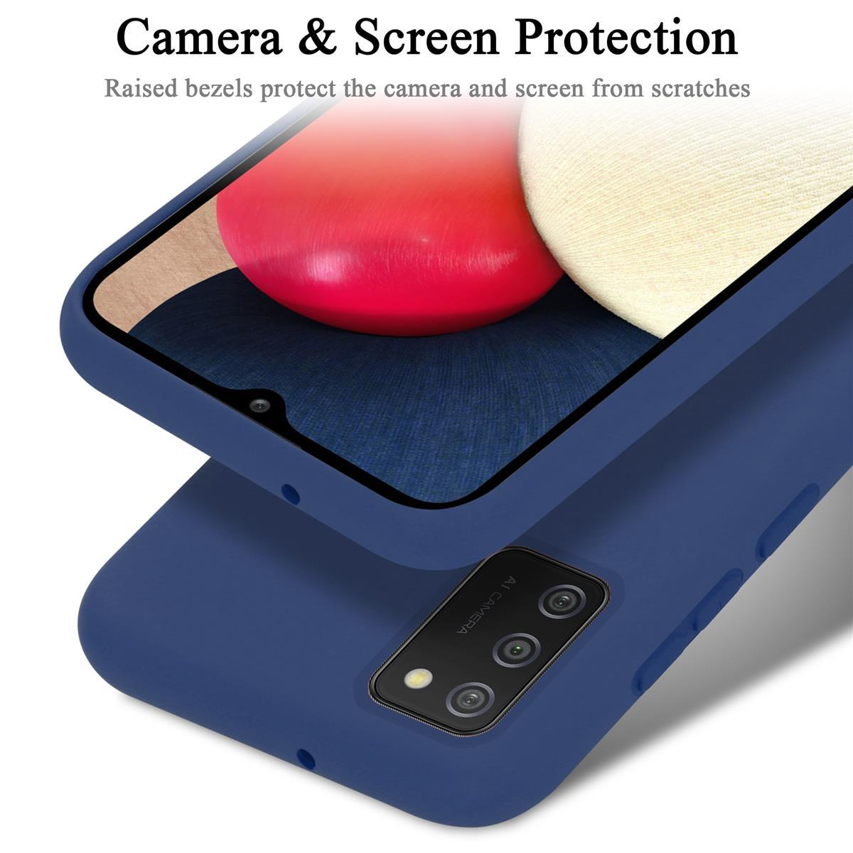 Custodia blu per telefono. La custodia mostra un primo piano della fotocamera e della protezione dello schermo.
