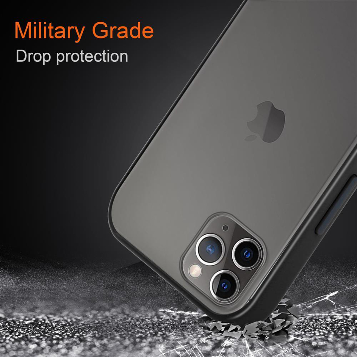 Telefono in custodia trasparente su superficie incrinata. Etichetta di protezione militare visibile.