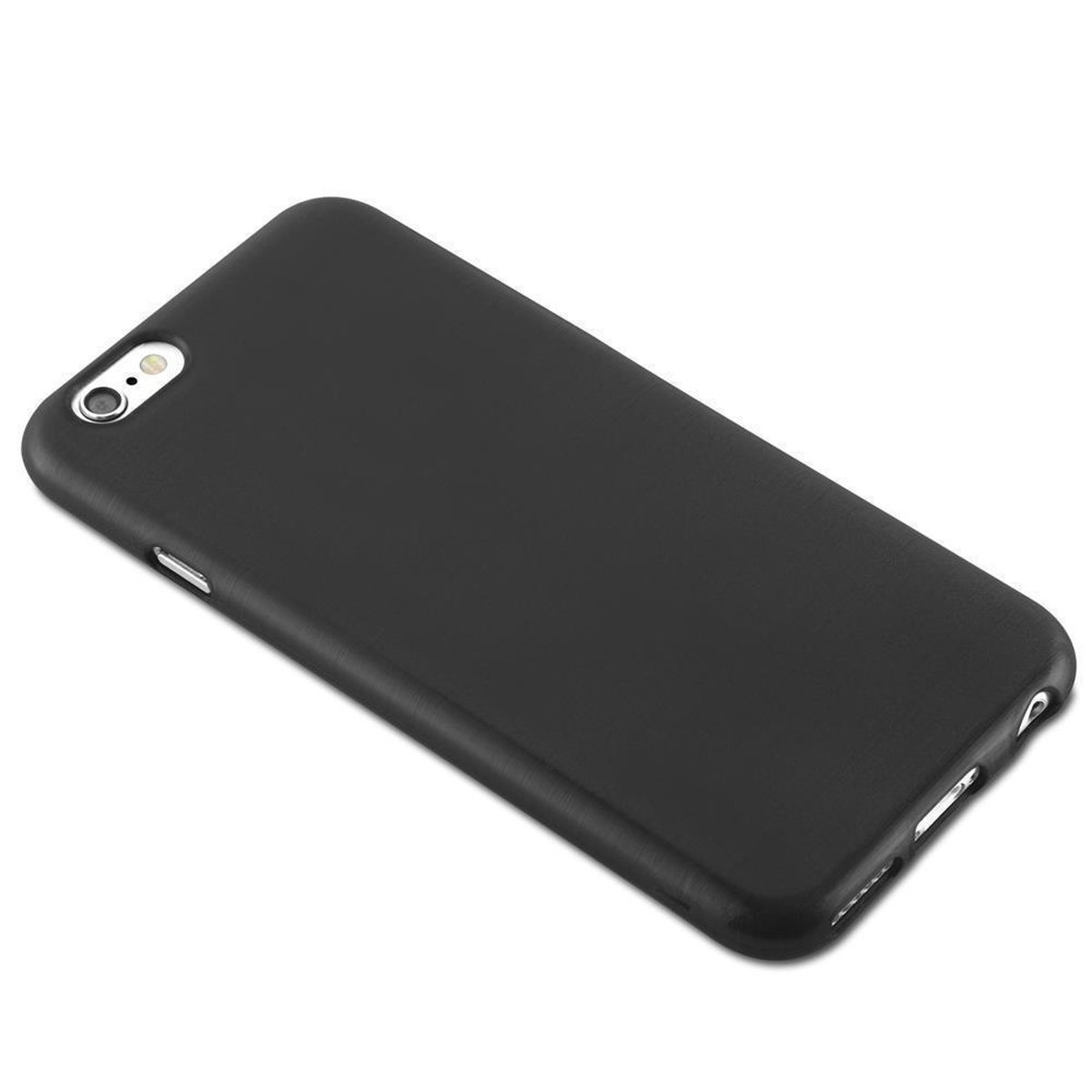 Funda de teléfono negra. El teléfono es negro. La parte trasera tiene una cámara. La funda tiene un agujero para la cámara.