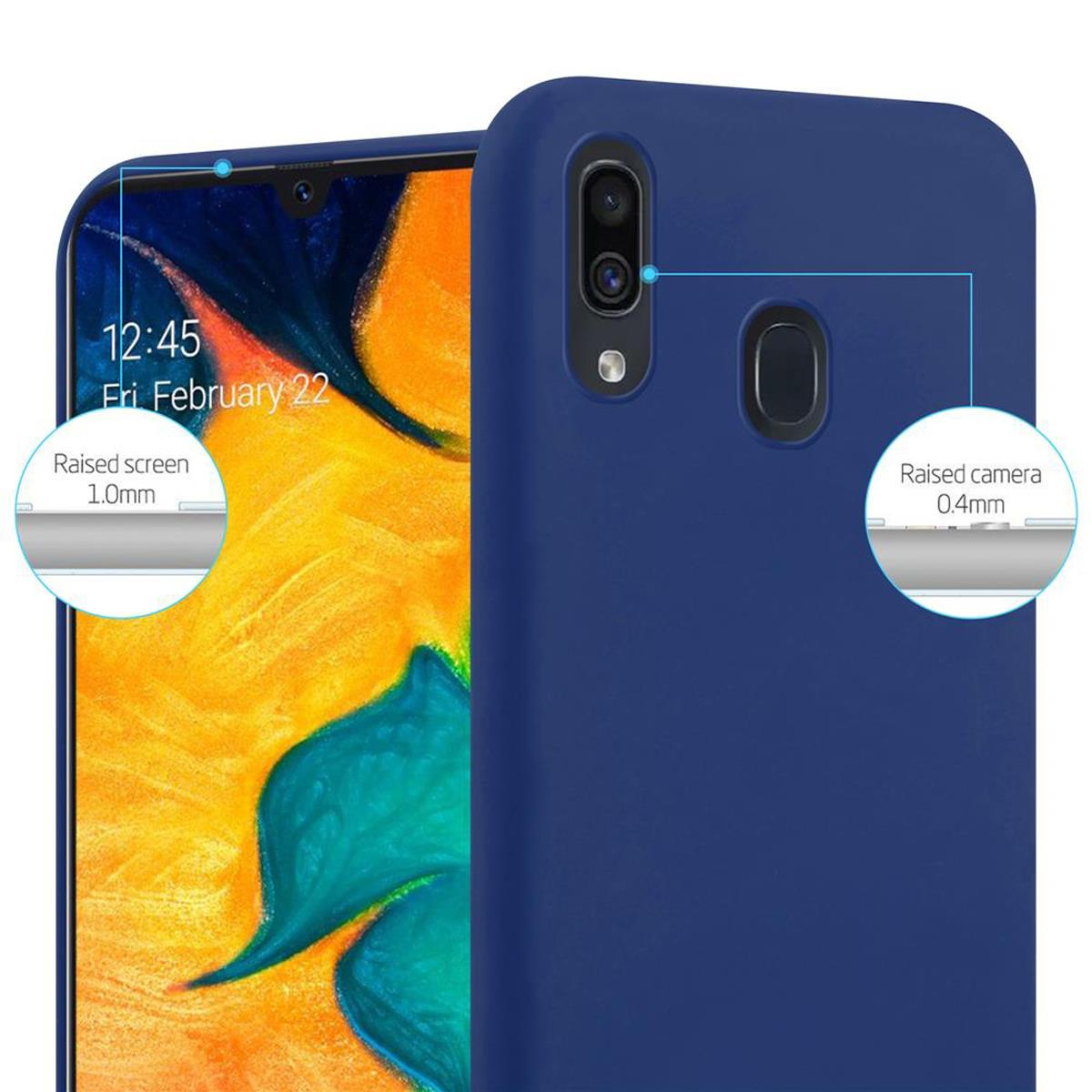 Custodia blu per telefono su sfondo bianco, con schermo e fotocamera rialzati. Il telefono mostra data e ora.