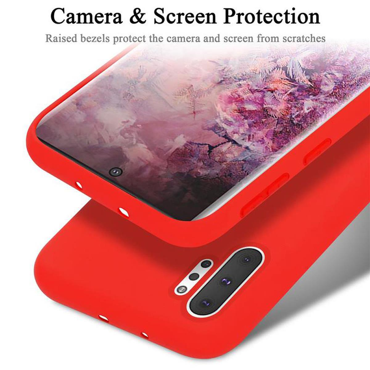 Due custodie rosse per telefono, una con protezione schermo. Il testo dice che la custodia protegge fotocamera e schermo.
