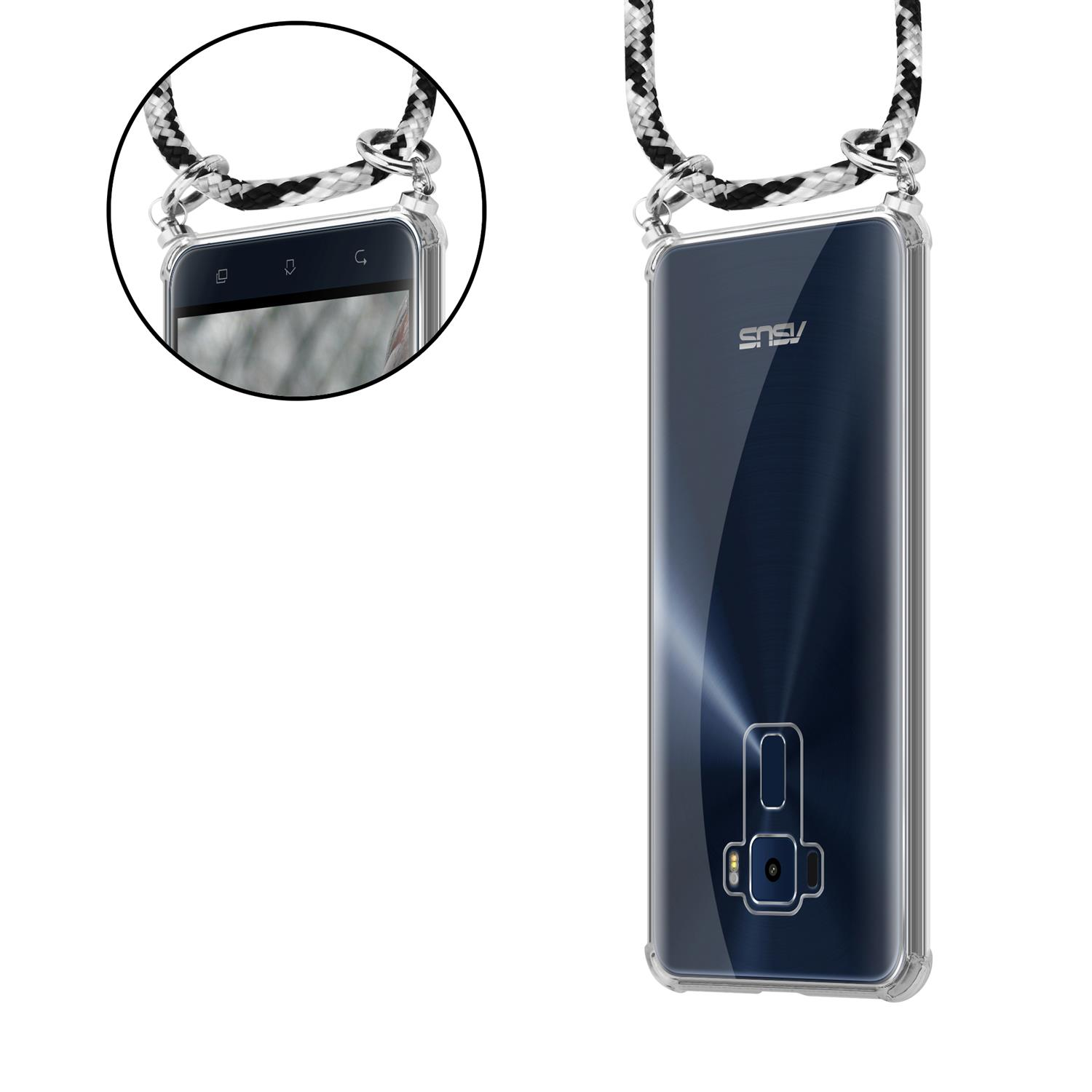 Telefon in klarer Hülle, Rückseite. Schwarz-weißes Lanyard. Kreis zeigt Nahaufnahmedetails.