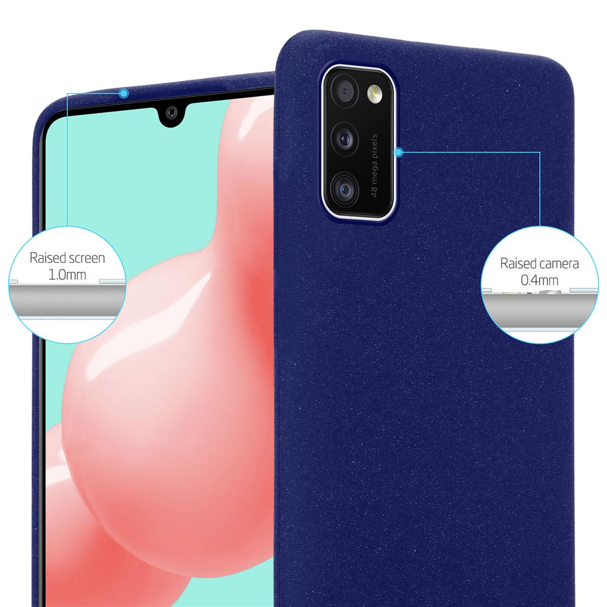 Custodia blu per telefono, con protezione schermo e fotocamera rialzate. Dettagli etichettati sulla custodia.