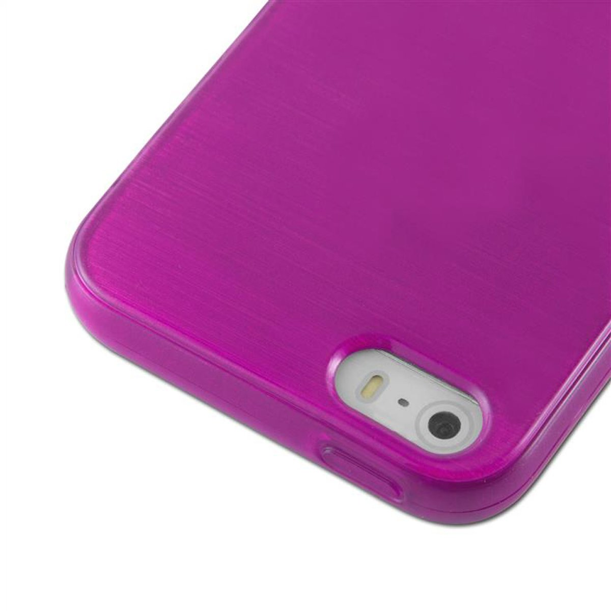 Primo piano di una custodia magenta, con un foro per la fotocamera. Sfondo bianco.