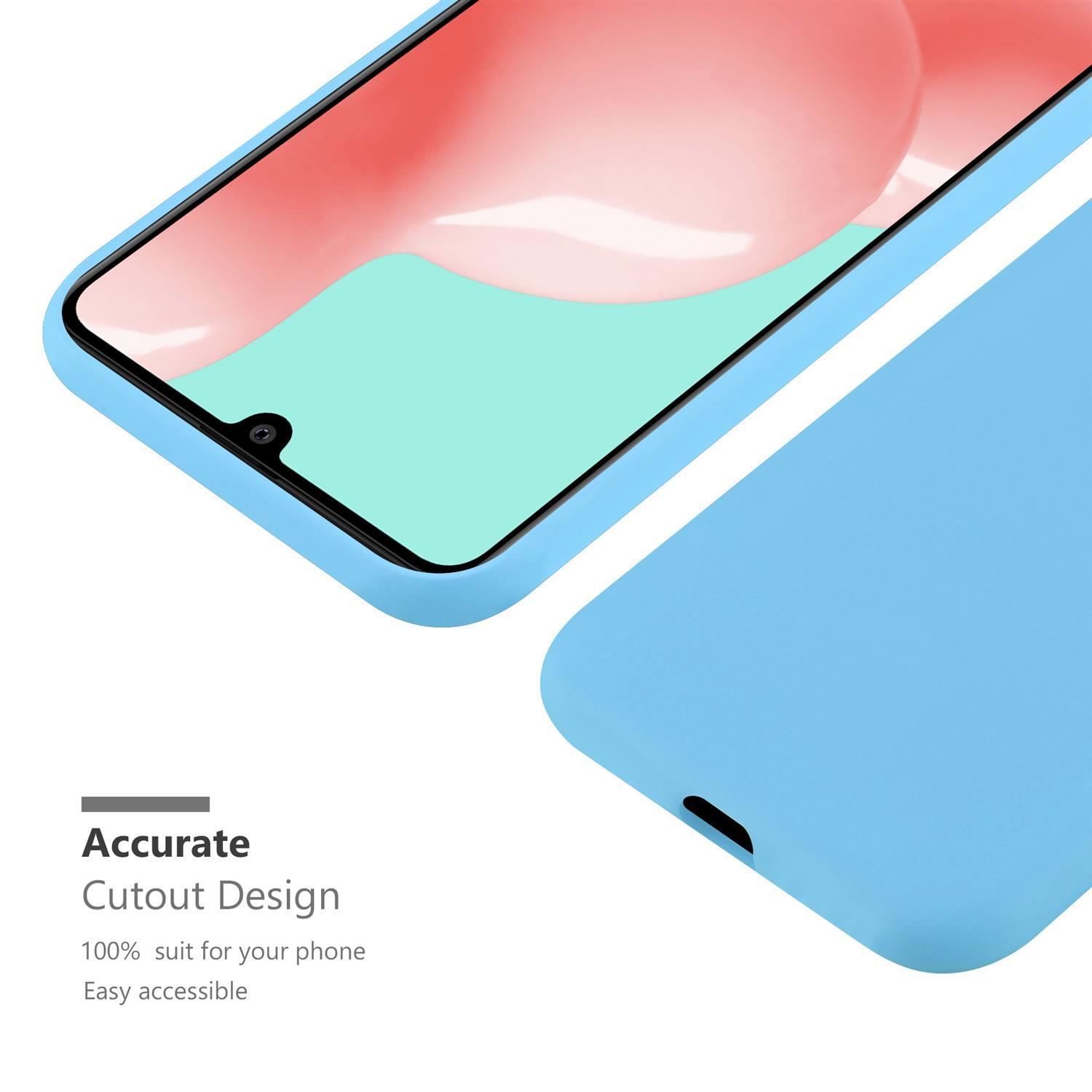 Blaue Handyhülle, Telefon ist sichtbar. Hülle hat Ausschnitt.