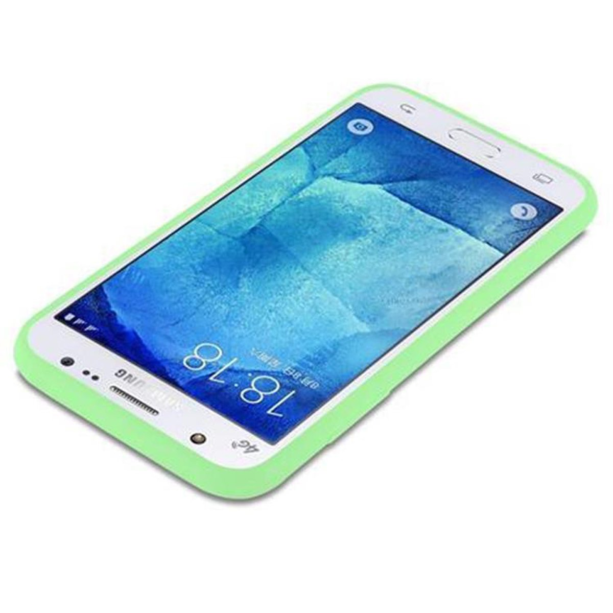 Funda verde para teléfono con un teléfono dentro. El teléfono tiene una funda verde claro y está sobre un fondo blanco.