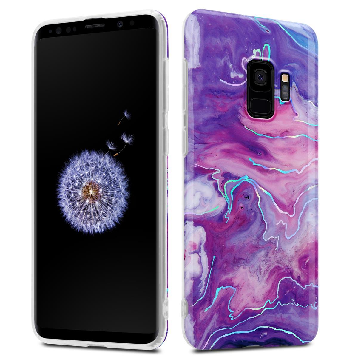Uno smartphone con un dente di leone e una custodia con un design astratto viola.