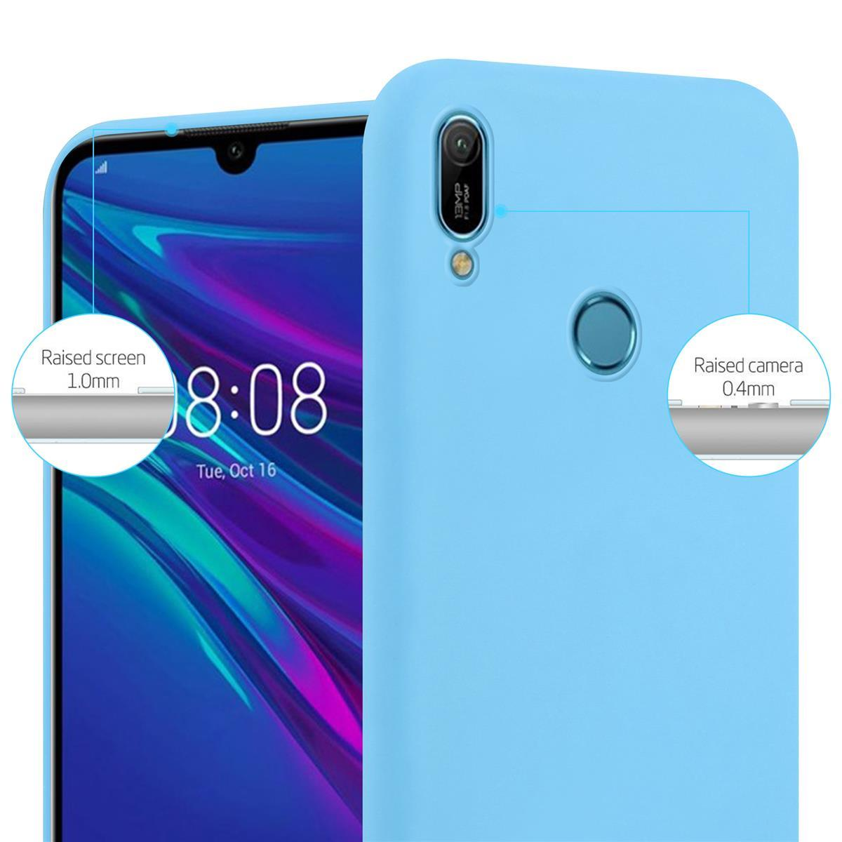Custodia blu, lo schermo mostra l'ora. Il testo dice "Raised screen". Sfondo bianco.