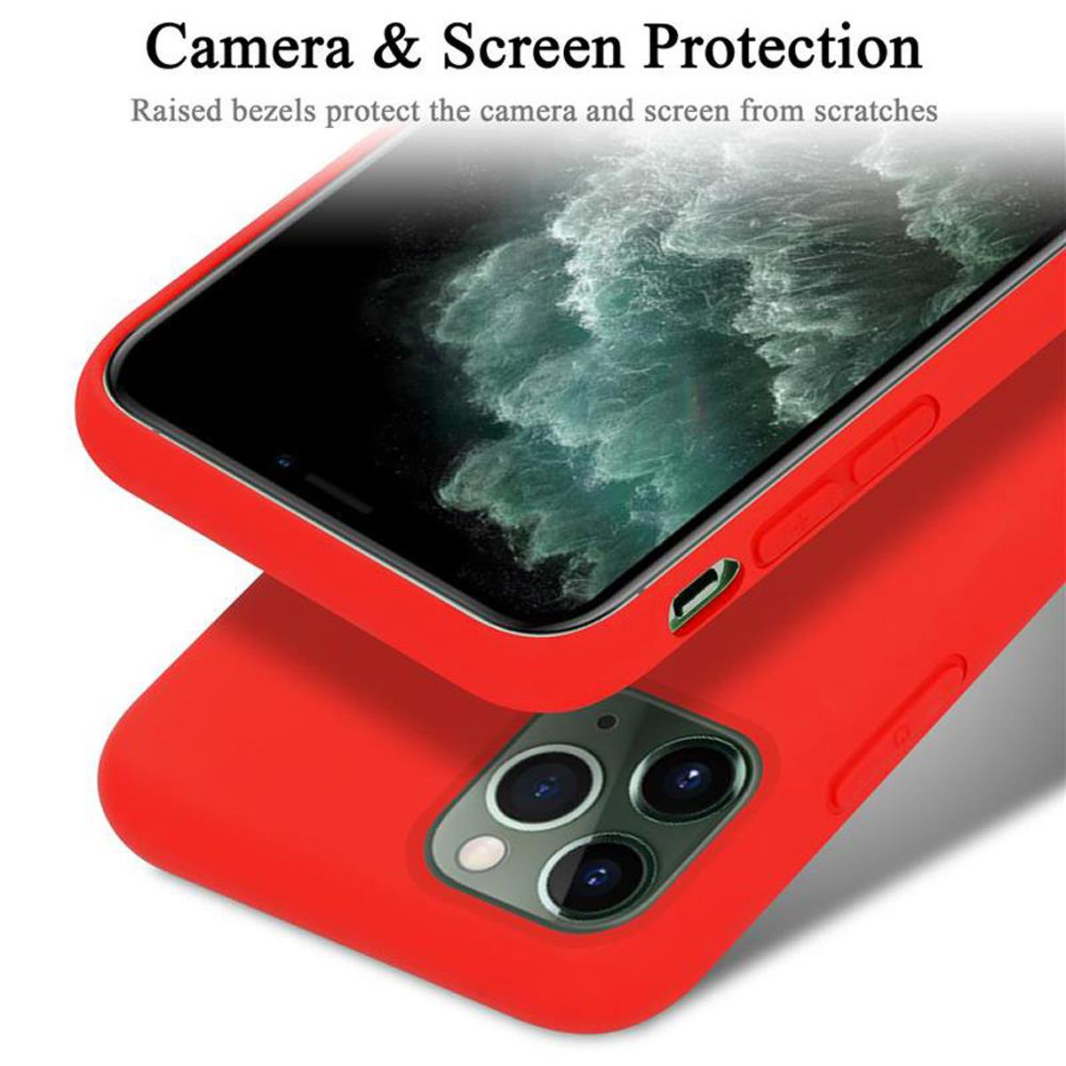 Rote Handyhülle mit einem Telefon darin. Die Handyhülle wird von hinten mit der Kamera gezeigt.