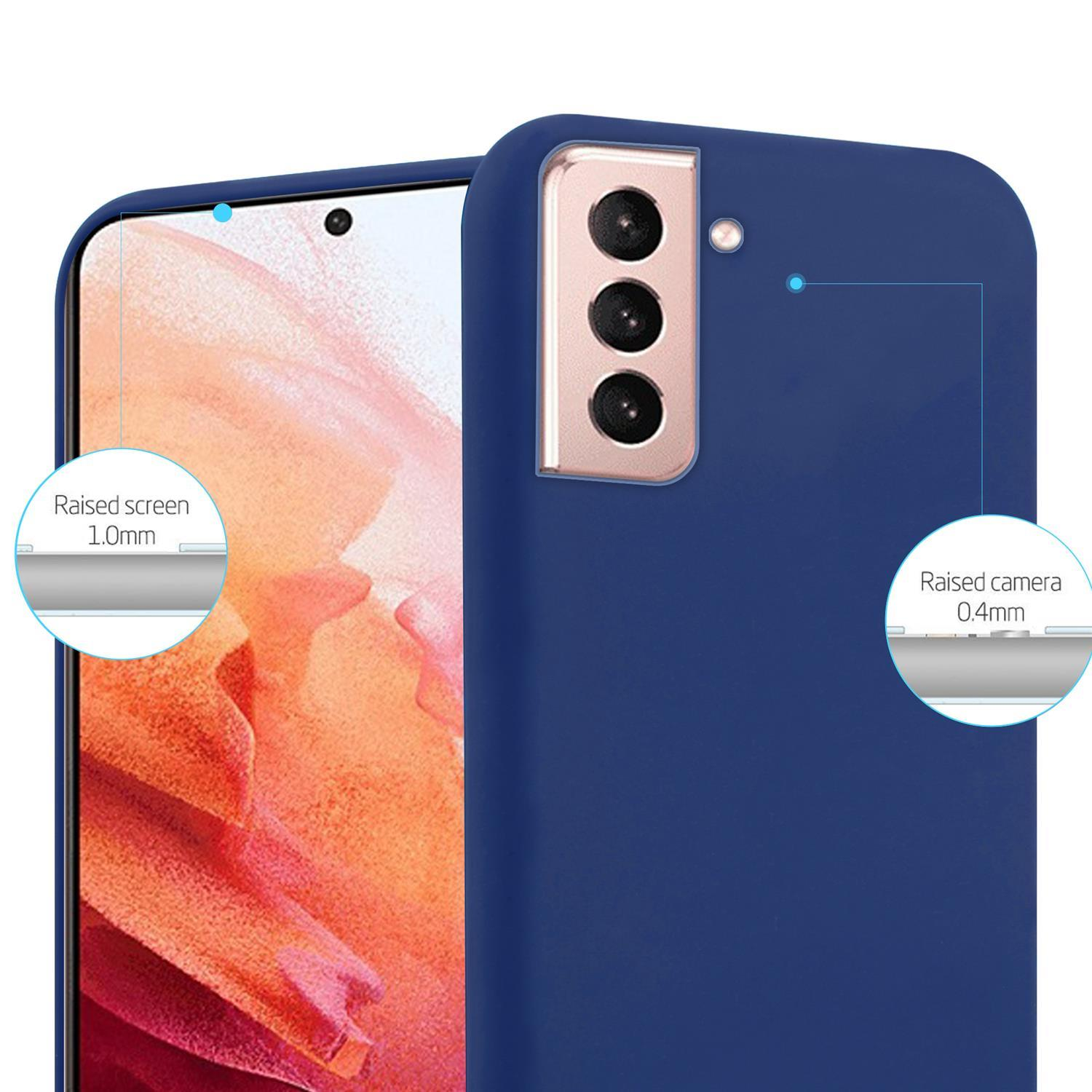 Una custodia blu con tre obiettivi della fotocamera è nell'immagine. Un punto blu e del testo evidenziano la sua fotocamera rialzata.