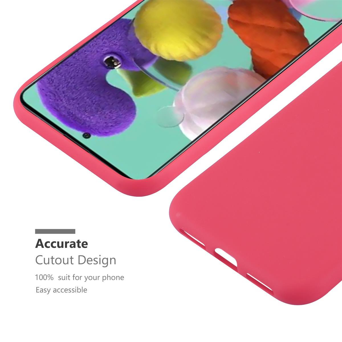 Primo piano di una custodia rossa per telefono. Il testo dice: Design con ritaglio accurato. Adatta al 100% al tuo telefono. Facile accesso.