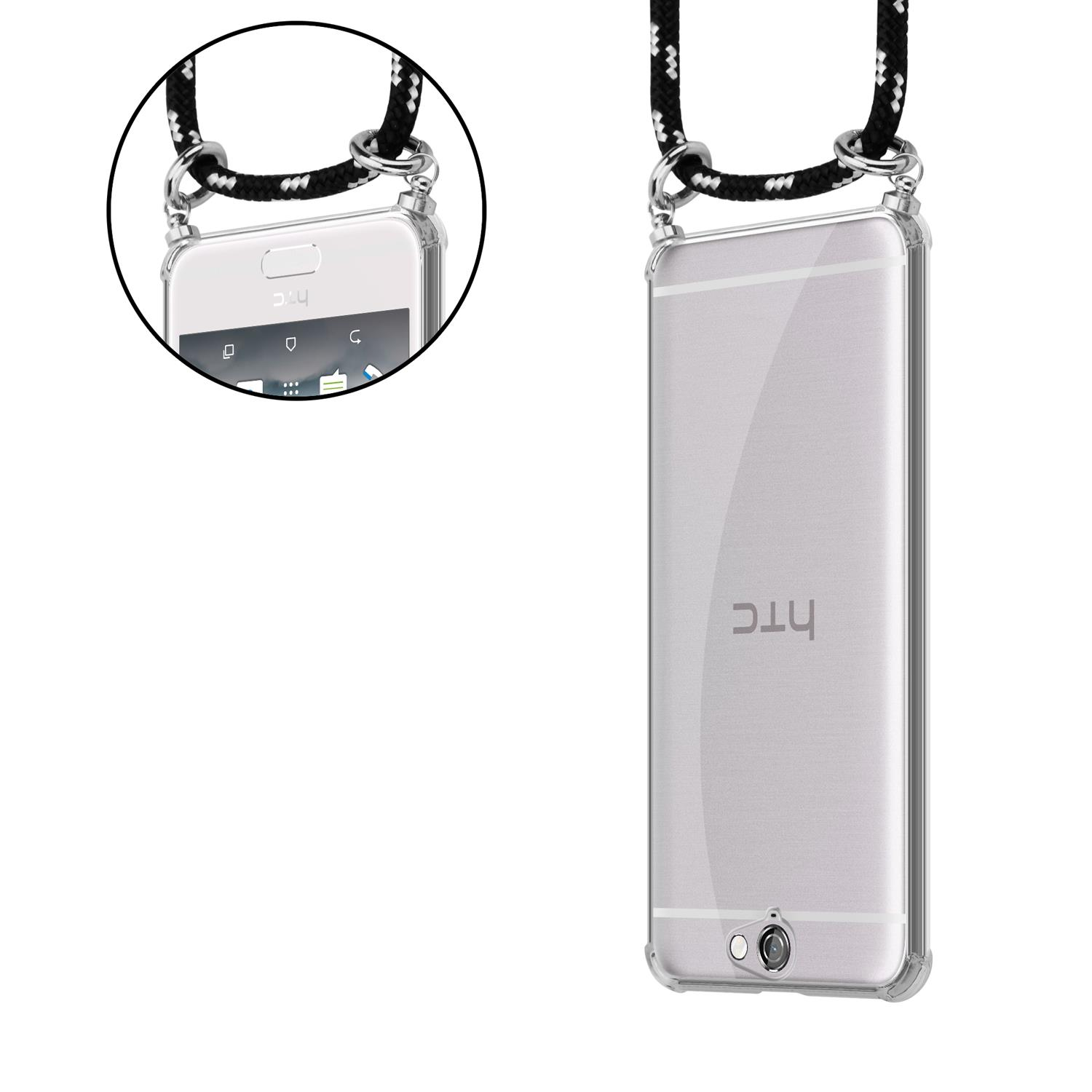 Ein Telefon hängt an einem Seil. Das Telefon hat eine durchsichtige Hülle. Links eine Nahaufnahme des Telefons.