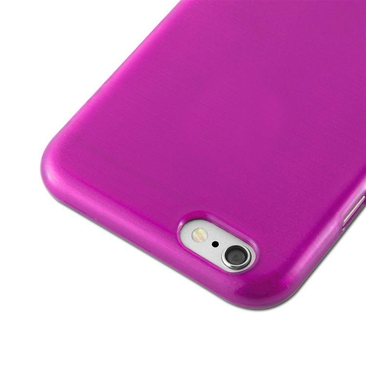 Eine Nahaufnahme einer rosa Handyhülle. Die Hülle hat eine Kameraöffnung und Knöpfe mit lila Finish.