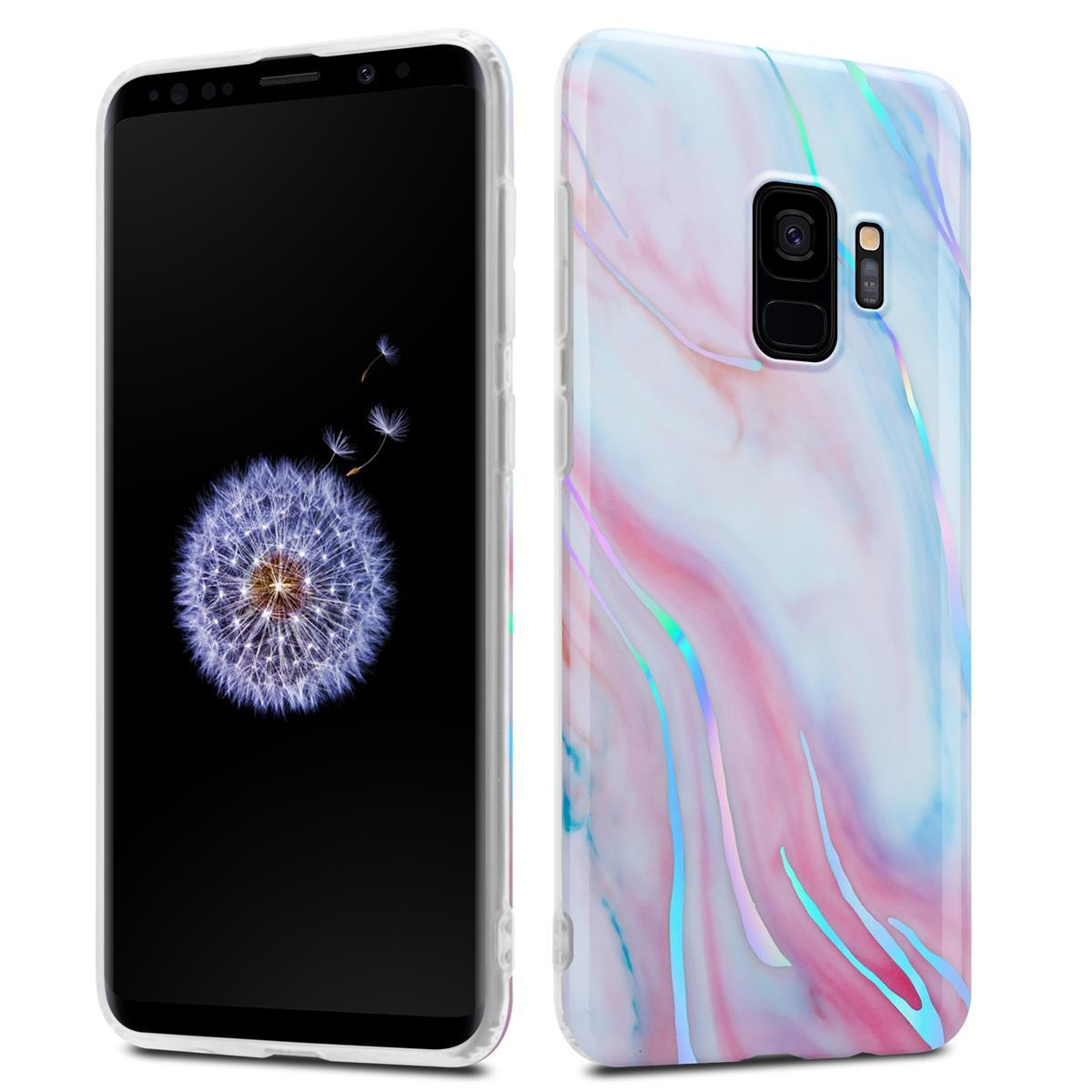 Un telefono e una custodia. Il telefono è nero con uno schermo a dente di leone. La custodia ha un design marmorizzato.