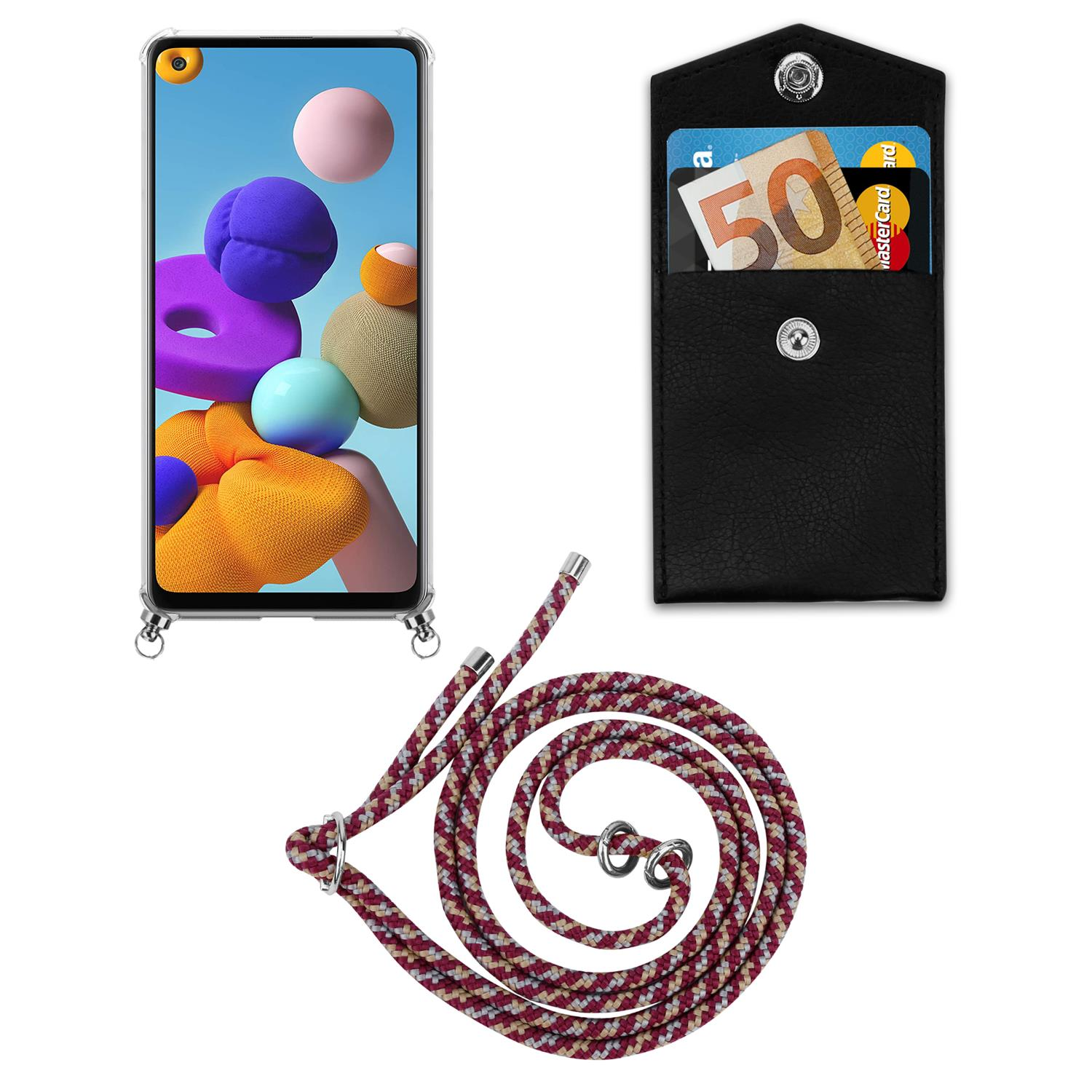 Telefono, portafoglio nero con carte e cinturino rosso e bianco su sfondo bianco.