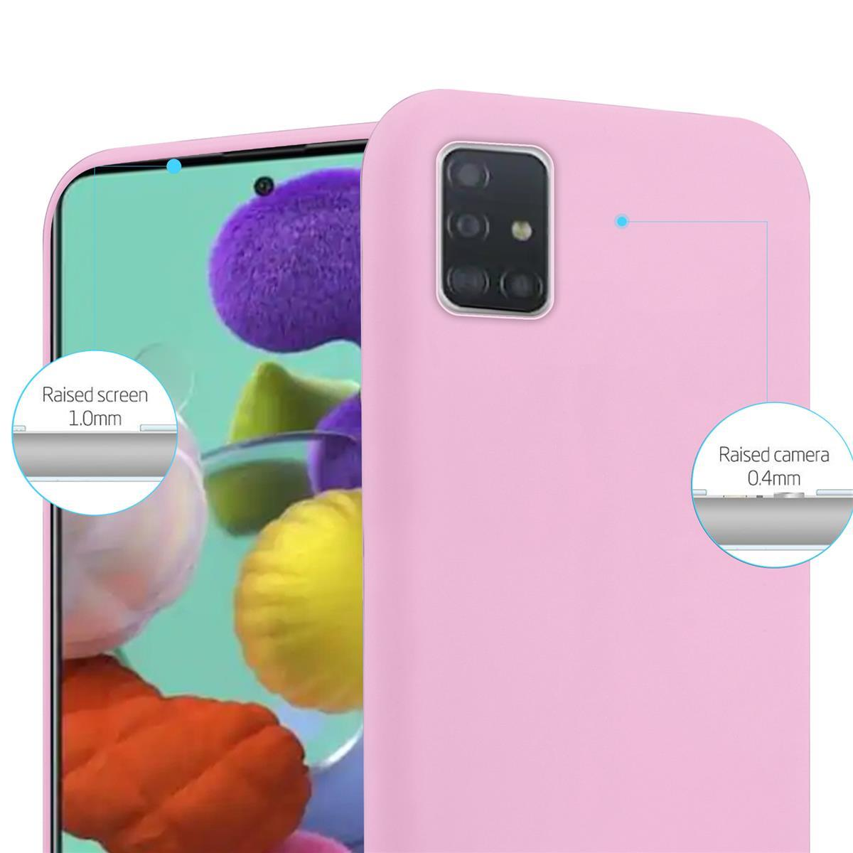 Custodia rosa con schermo e fotocamera rialzati. Il bordo rialzato dello schermo è di 1,0 mm, quello della fotocamera di 0,4 mm.