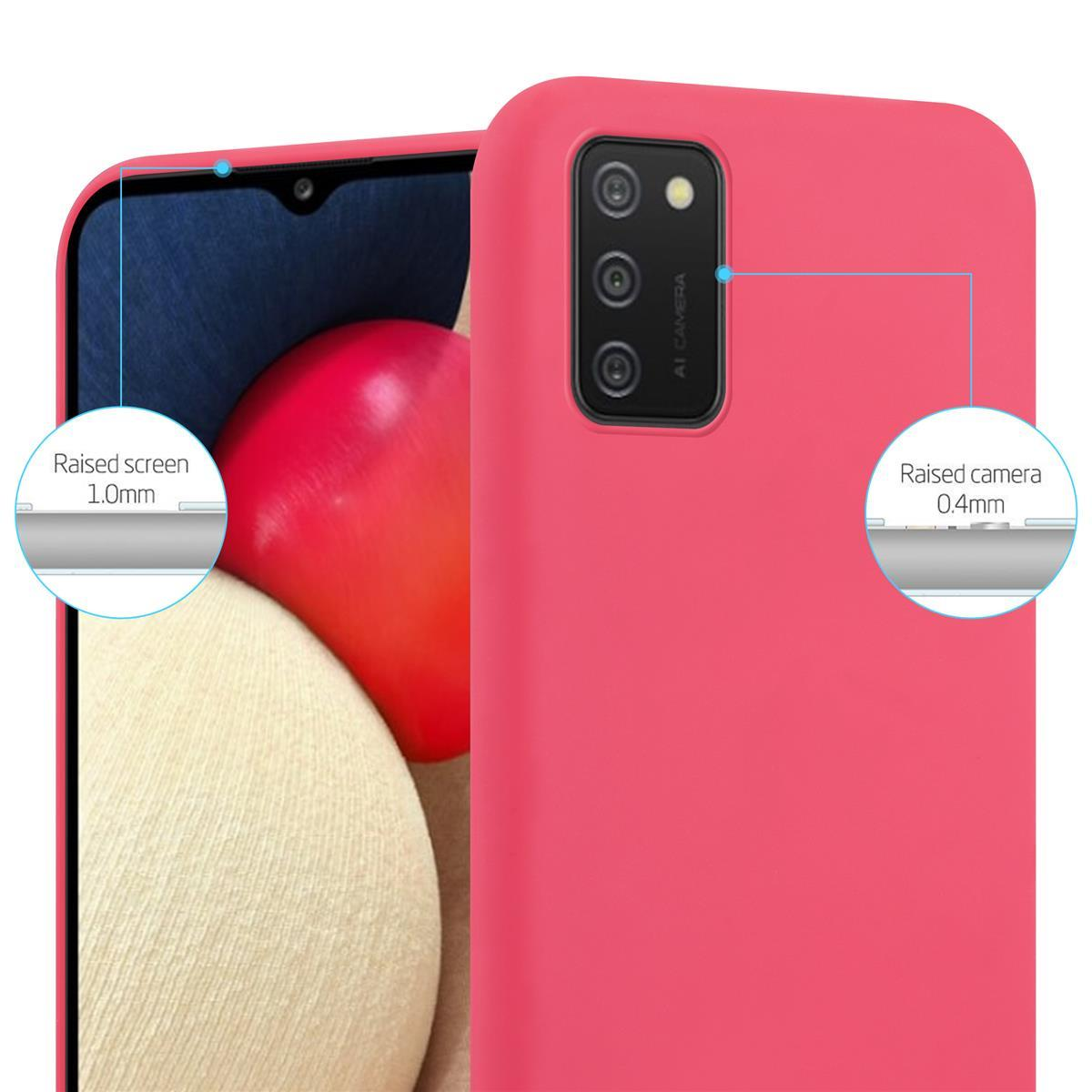 Nahaufnahme einer rosa Handyhülle. Zeigt Details der erhöhten Kamera und des Bildschirms mit Maßangaben.