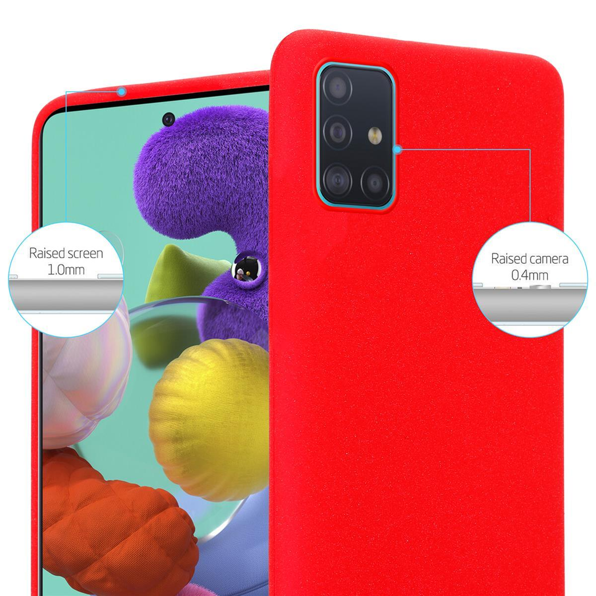 Una custodia per telefono rossa con un telefono, dettagli dello schermo e della fotocamera rialzati.