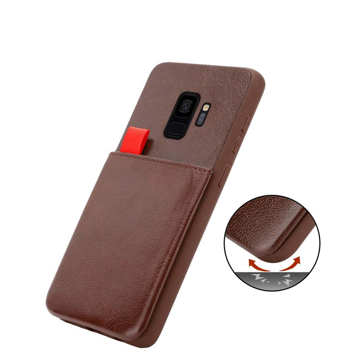 Custodia per telefono marrone con fessura per carte e linguetta rossa. Dettaglio del materiale della custodia.