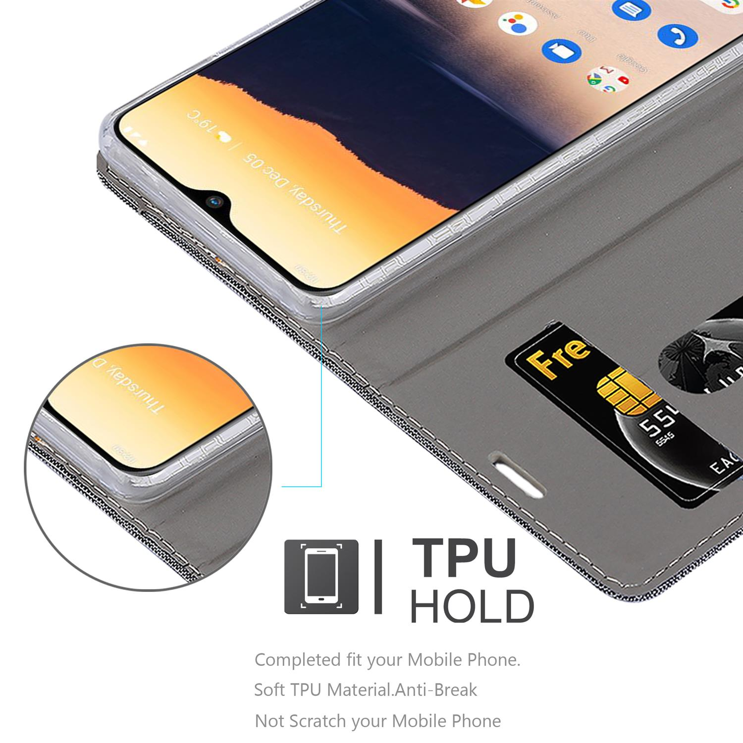 Un telefono in una custodia a portafoglio grigia, con uno slot per carte di credito e informazioni sullo schermo.