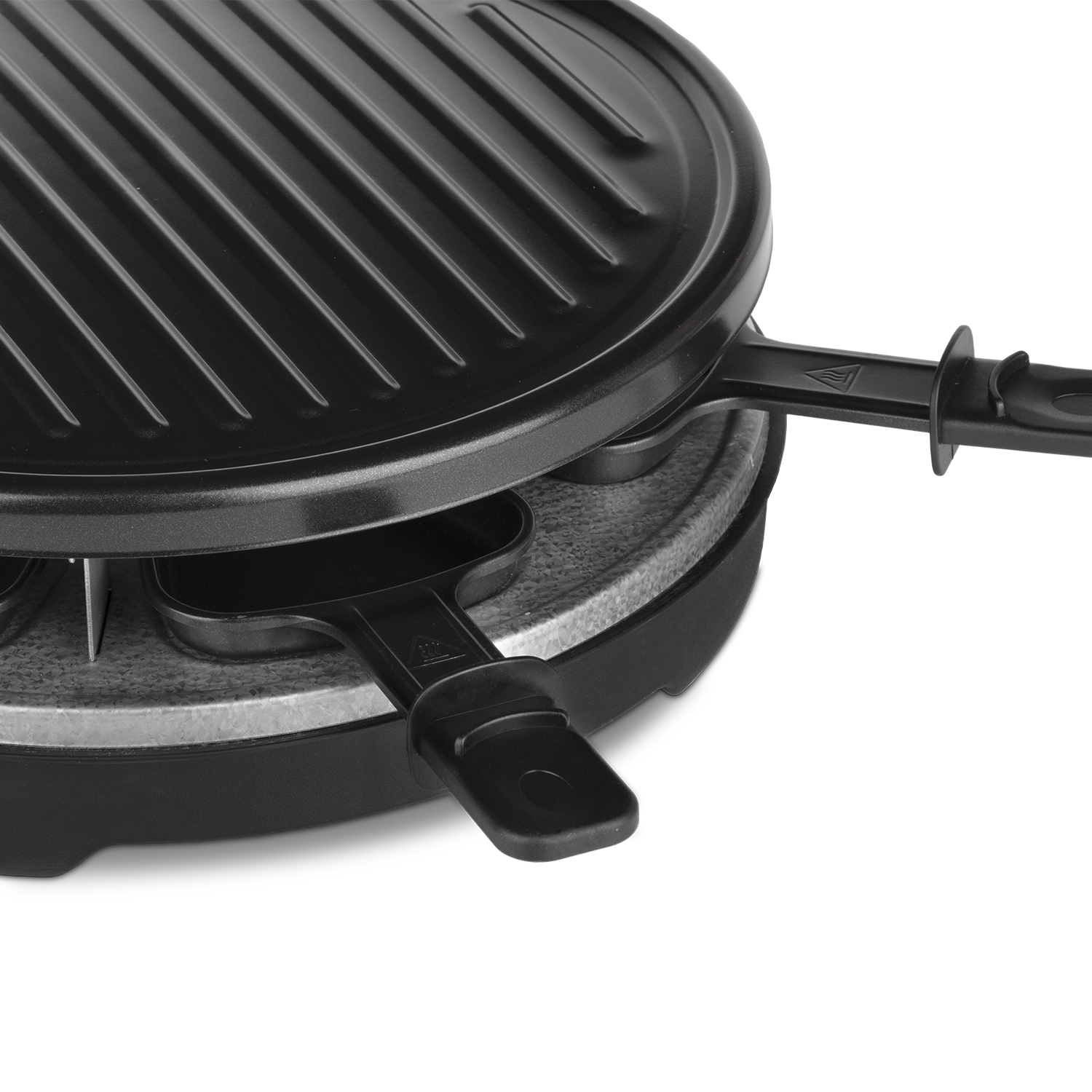 Schwarzer Raclette-Grill mit Griff und Stein-Oberfläche.