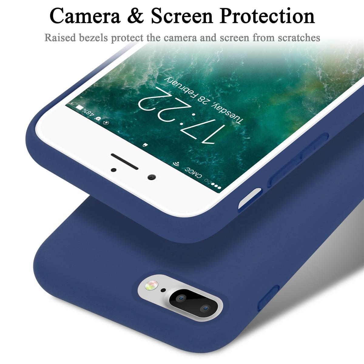 Viene mostrata una custodia blu per telefono, che copre un telefono bianco. Il telefono mostra l'ora e la data.