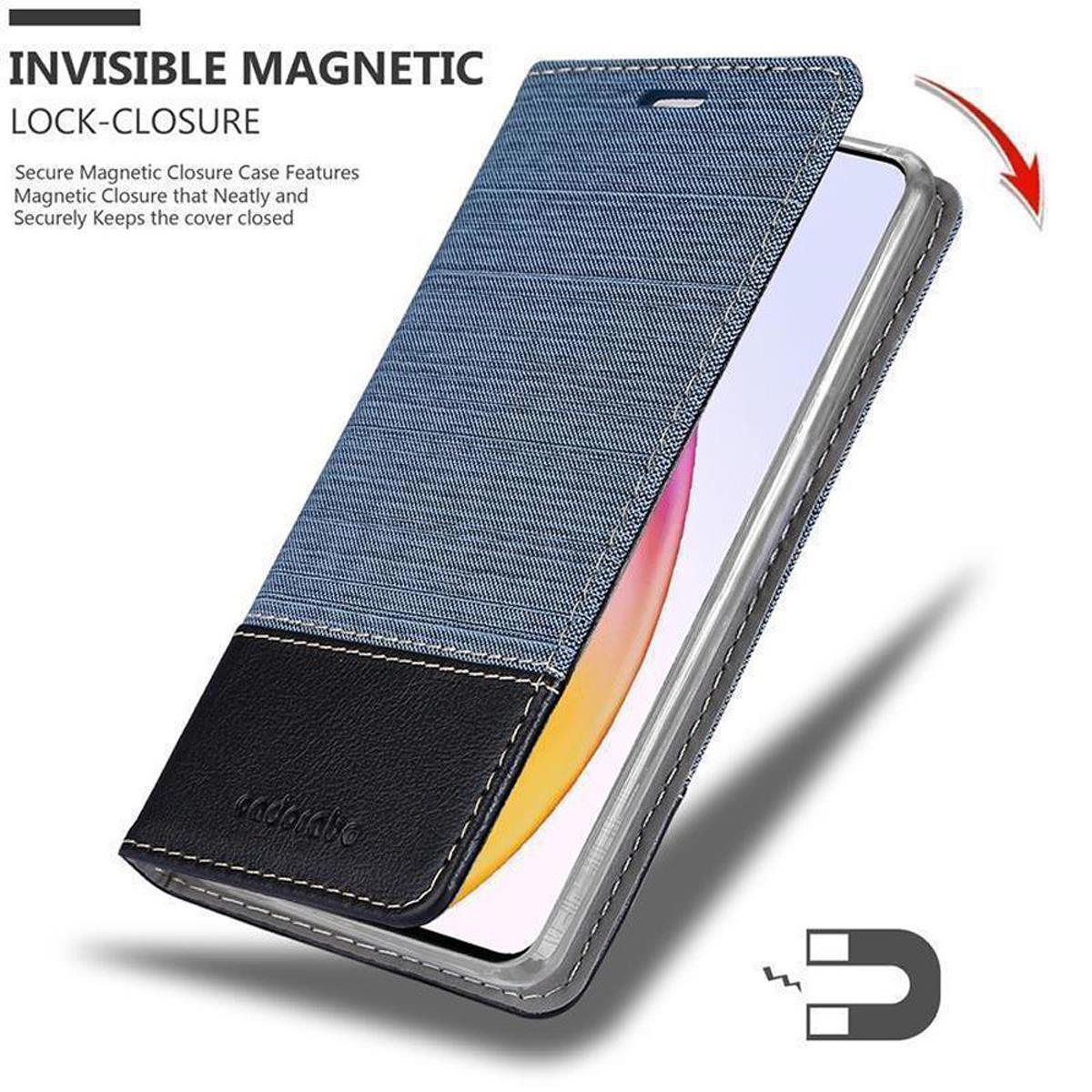 Una custodia per telefono è chiusa. La cover anteriore è blu e nera.