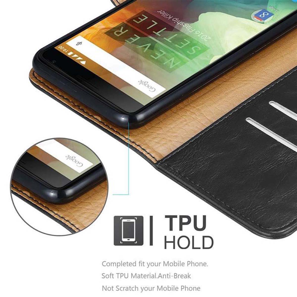 Un primo piano di un telefono in una custodia. Testo: 'TPU HOLD'. Lo sfondo è marrone chiaro.