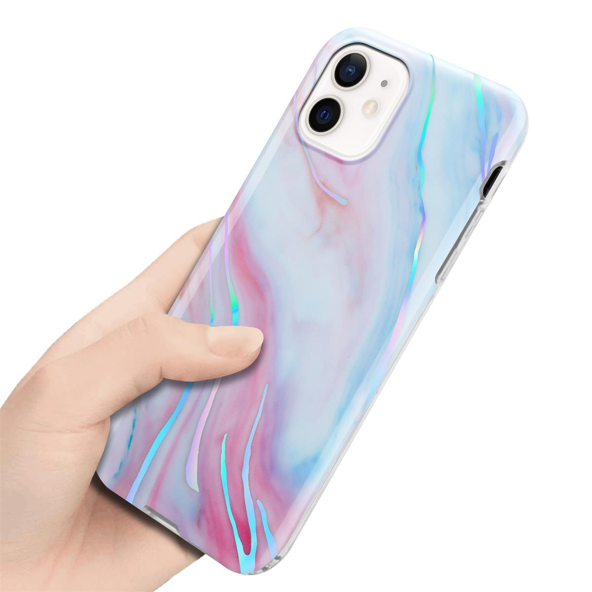 Mano che tiene una custodia per telefono bianca e dal design marmorizzato. Lo sfondo è bianco.